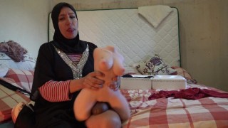 Iraqi Arab Wife In London - عاهرة عراقية في المملكة المتحدة